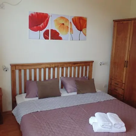 Garden Of Eden Apartment *